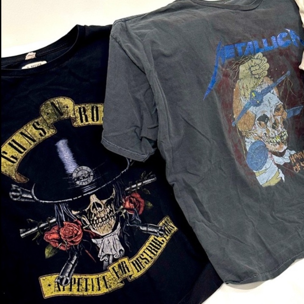 One size Metallica/ Guns n Roses Band T Shirts - Grey & Black- 2pk